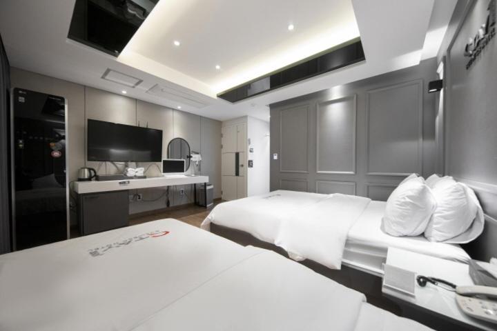 Gwangju Metropolitan City Stay Hotel מראה חיצוני תמונה